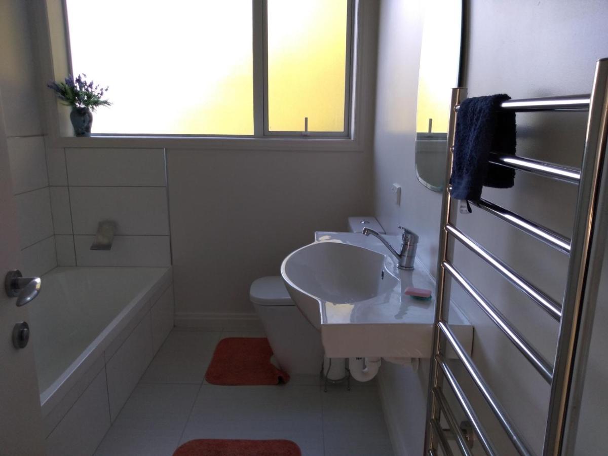 Апартаменты Quiet Location With View And Public Transport Веллингтон Экстерьер фото