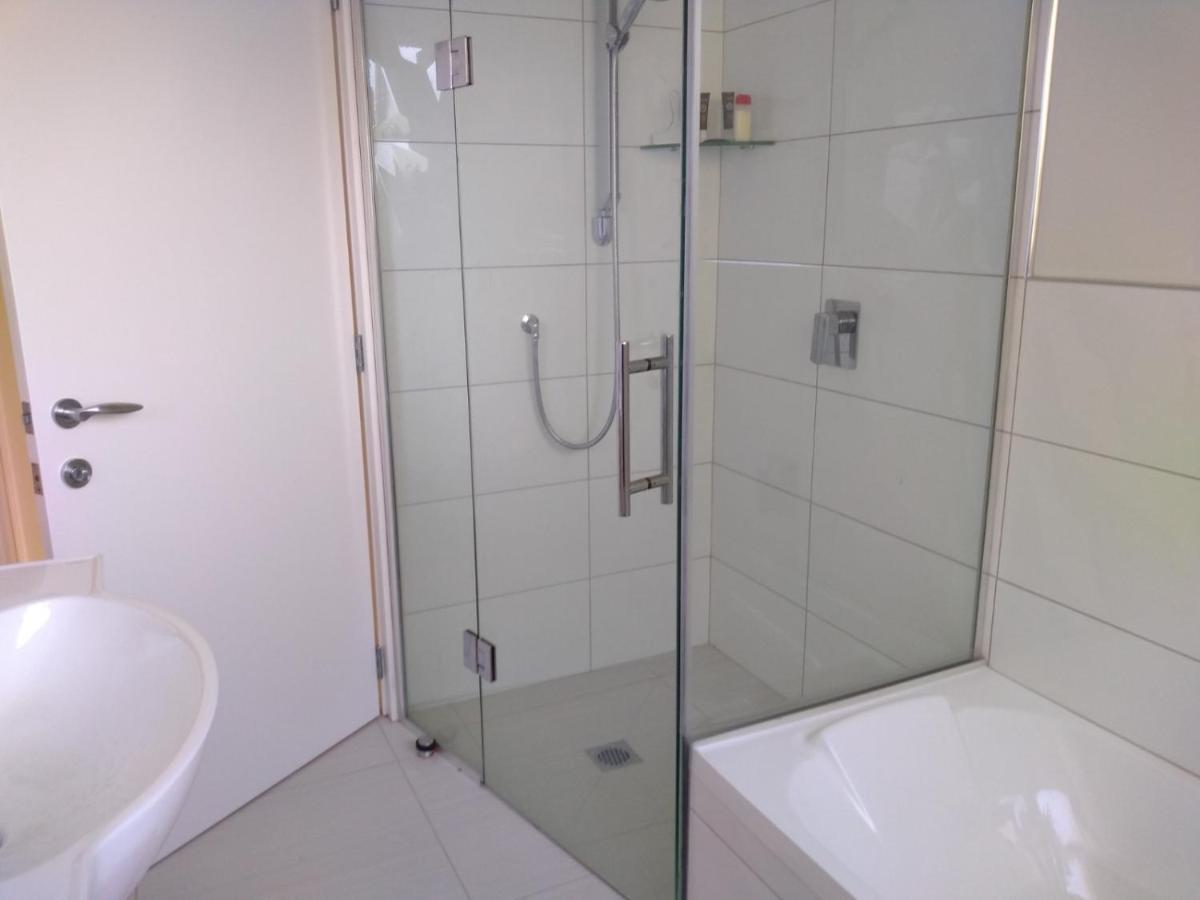 Апартаменты Quiet Location With View And Public Transport Веллингтон Экстерьер фото